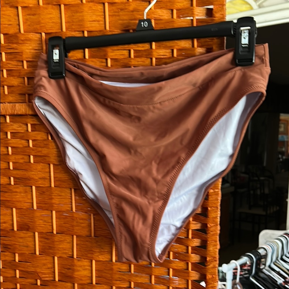 Women's Tan Swim. ✂️
